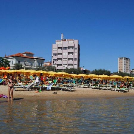 Hotel Bristol بيزارو المظهر الخارجي الصورة