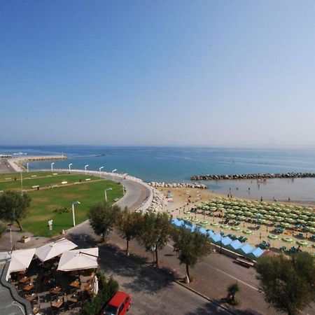 Hotel Bristol بيزارو المظهر الخارجي الصورة