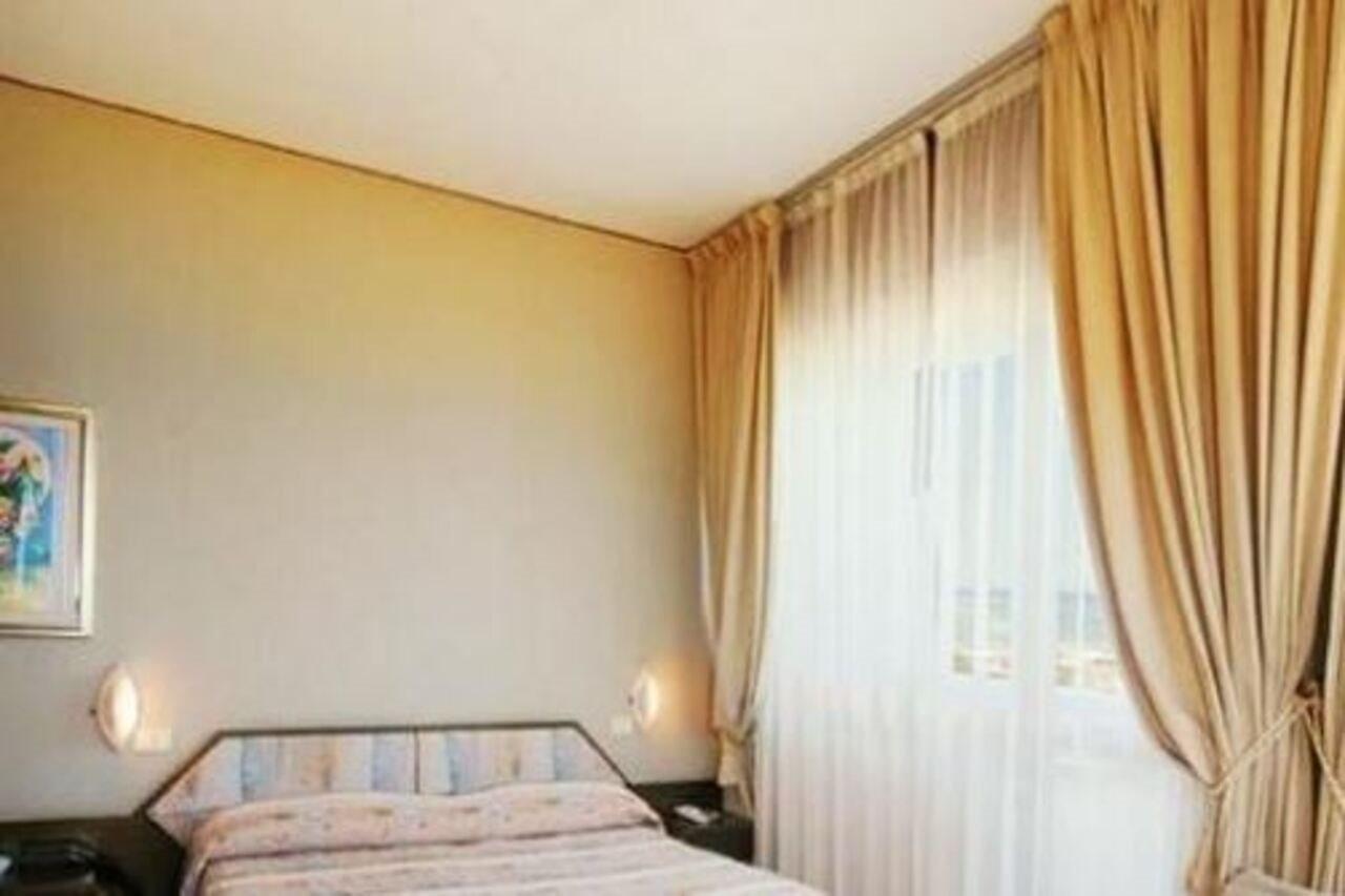 Hotel Bristol بيزارو المظهر الخارجي الصورة