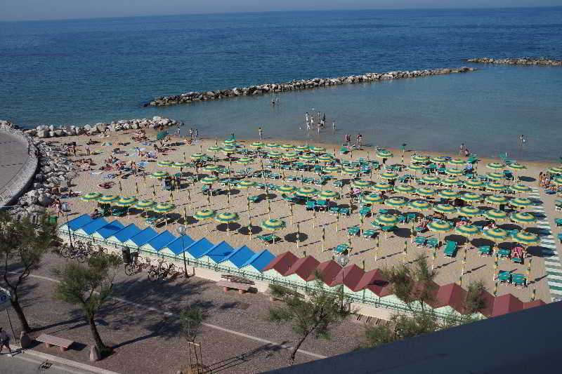 Hotel Bristol بيزارو المظهر الخارجي الصورة