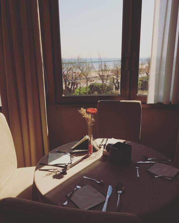 Hotel Bristol بيزارو المظهر الخارجي الصورة