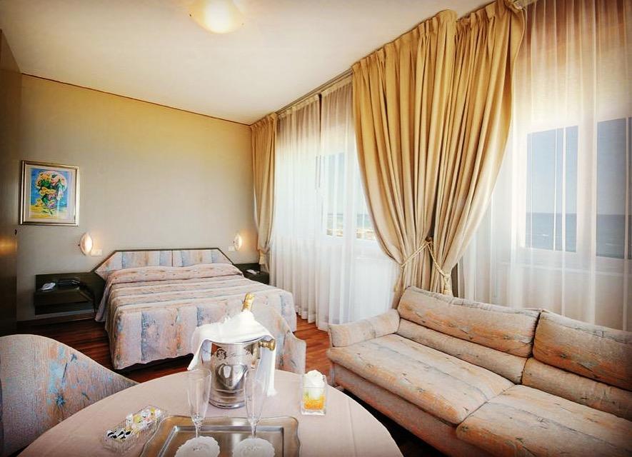 Hotel Bristol بيزارو المظهر الخارجي الصورة