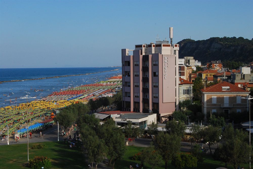 Hotel Bristol بيزارو المظهر الخارجي الصورة