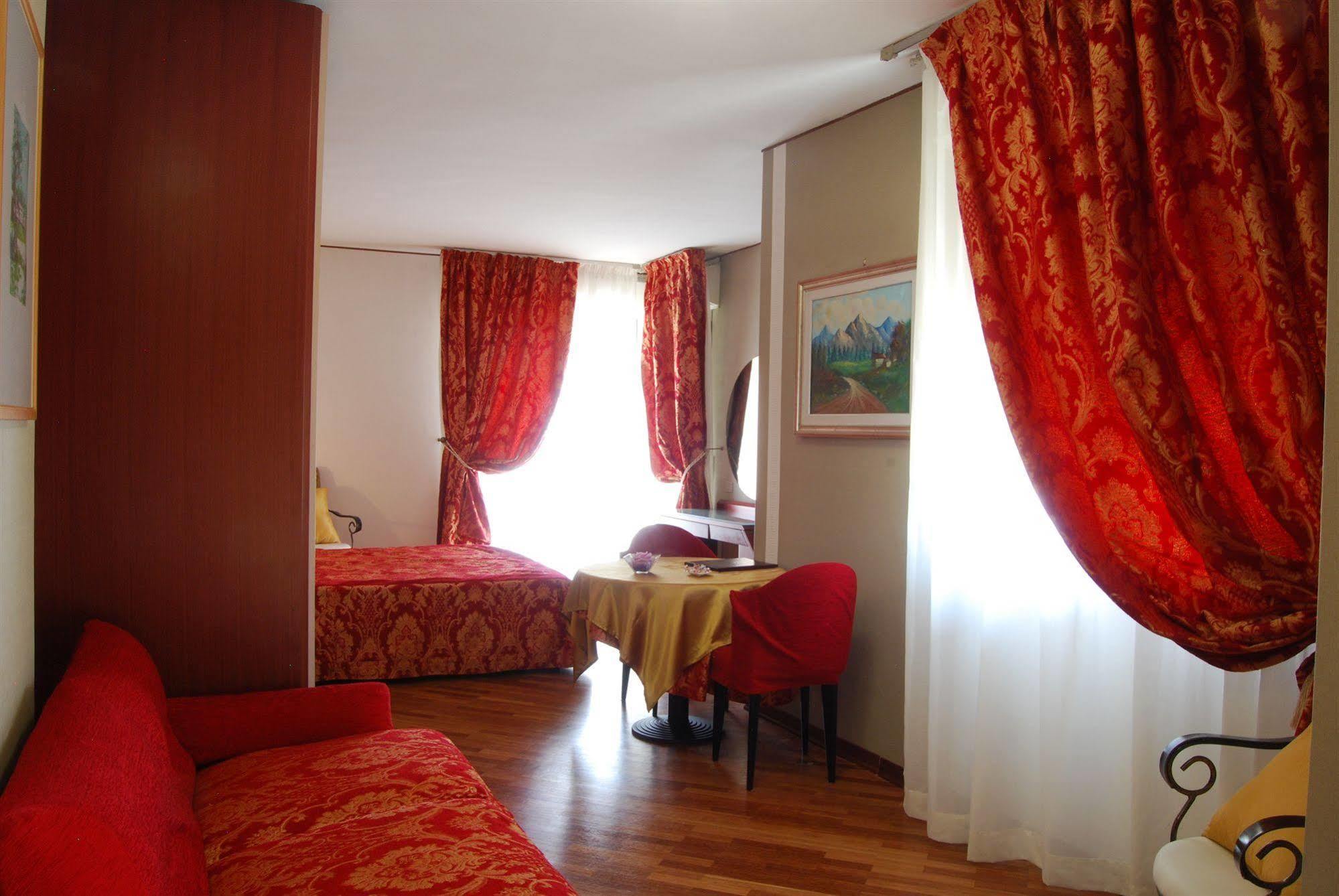 Hotel Bristol بيزارو المظهر الخارجي الصورة