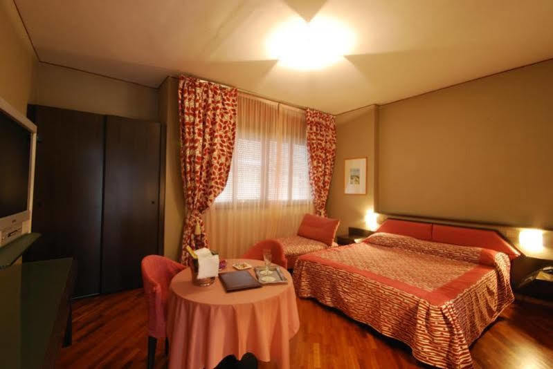 Hotel Bristol بيزارو المظهر الخارجي الصورة
